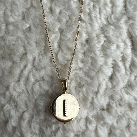 Kendra Scott Letter “I”Gold Disc Pendant Necklace in Iridescent Abalone - Picture 5 of 8